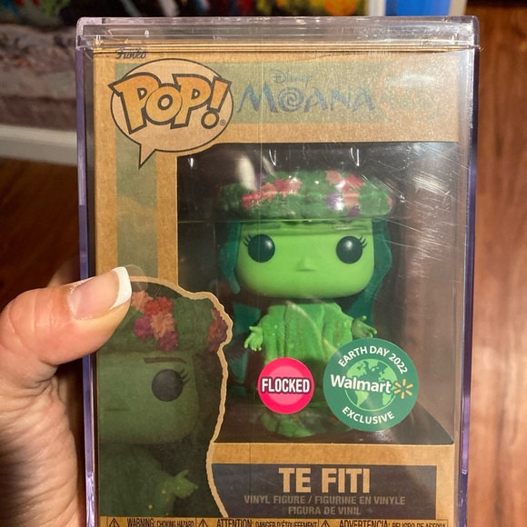 Moana POP Earth Day 2022 Exclusive with case - Picture 1 of 2